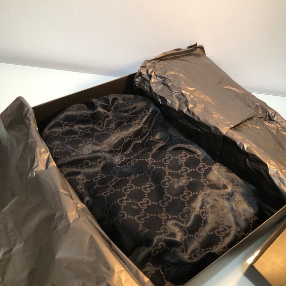 GUCCI Suede Black Handbag with Black Patent Leather Shoulder Strap - Picture 8 of 16